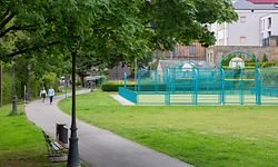 Picknick im Pfaffenthal: Dieser Familienspielplatz befindet sich am Ufer der Alzette zwischen Jugendherberge und Oekozenter. 