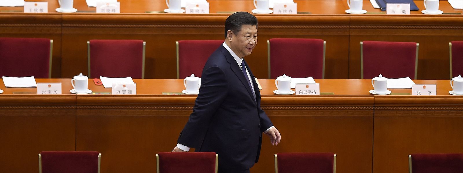 Auf seiner ersten Plenarsitzung stimmte das neue Zentralkomitee der Kommunistischen Partei für eine dritte Amtszeit von Xi Jinping als Generalsekretär und Chef der Militärkommission.