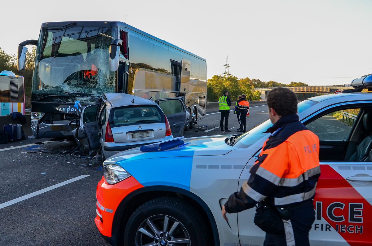 Die Autobahn musste während mehrerer Stunden gesperrt werden.