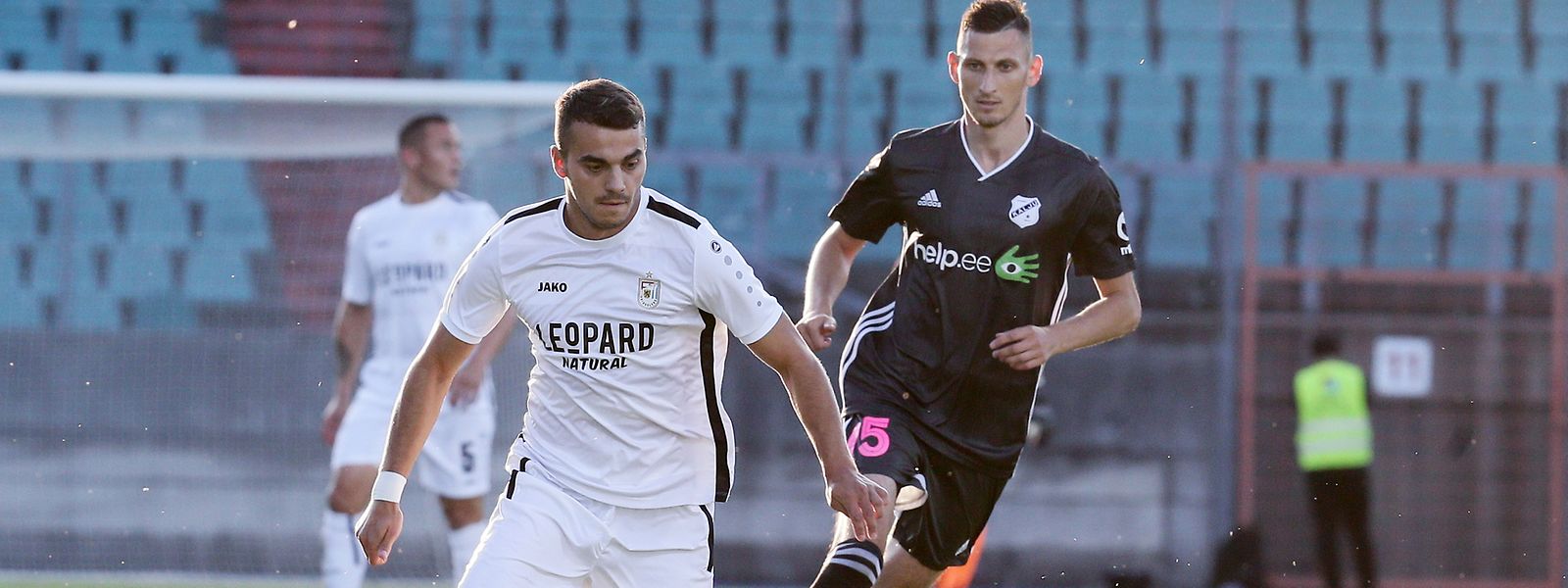 Danel Sinani (weißes Trikot) will mit F91 erneut in die Gruppenphase der Europa League.