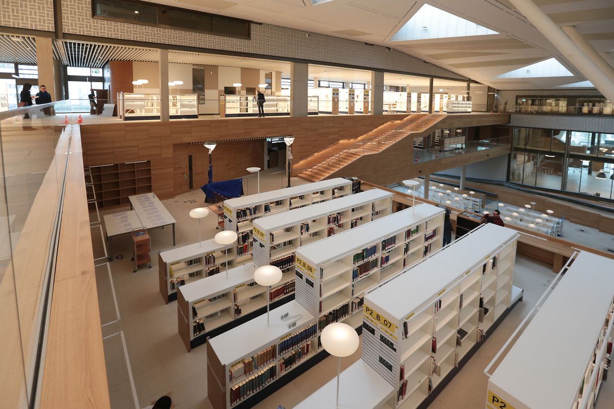 Die Eröffnung der neuen Nationalbibliothek ist für Ende September geplant. Bis dahin ziehen insgesamt 40.000 Meter an Dokumenten um.