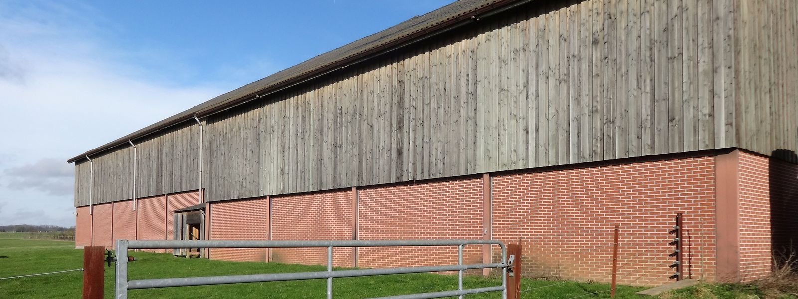 Wegen einer Unklarheit im kommunalen Bautenreglement werden in der ländlich geprägten Gemeinde Reckingen/Mess seit 2015 keine Baugenehmigungen mehr ausgestellt für landwirtschaftliche Gebäude über 14 Metern.