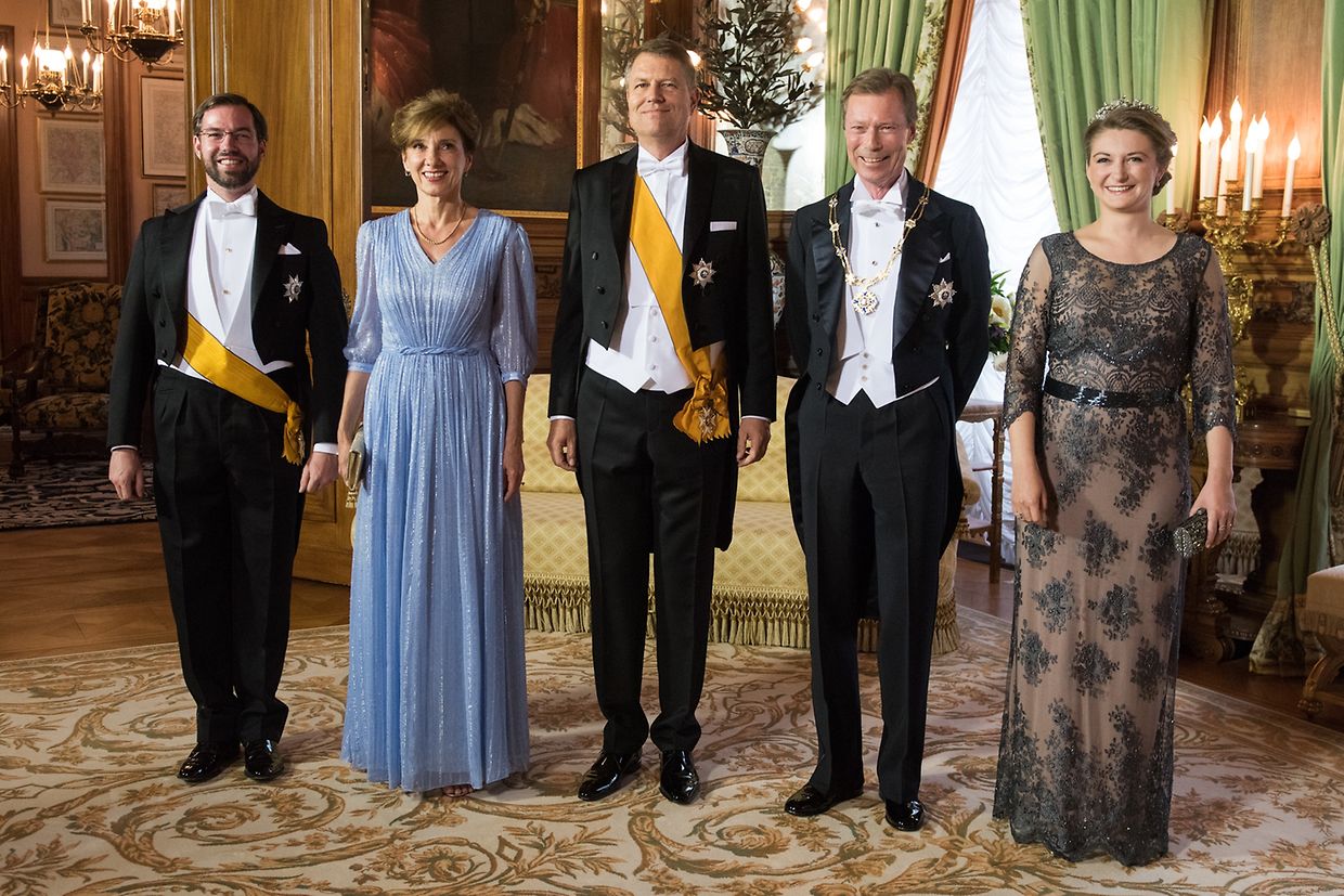 Erbgroßherzog Guillaume, Carmen Johannis, der rumänische Präsident Klaus Johannis, Großherzog Henri und Erbgroßherzogin Stéphanie.