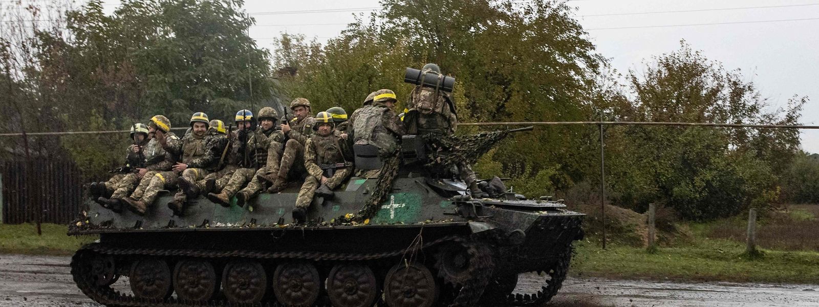 Der Widerstand ukrainischer Soldaten gegen die russischen Angreifer ist deutlich stärker als erwartet, doch ob das auf Dauer so weitergehen kann, daran zweifeln manche Experten.