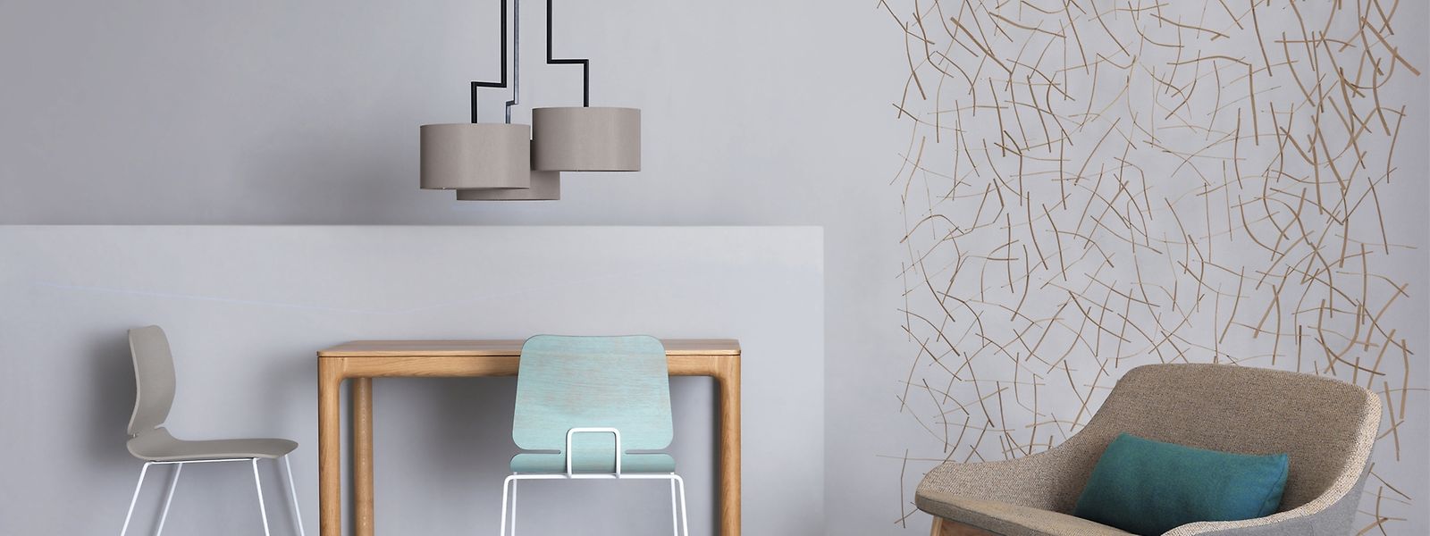 Auch schalenförmige Sofas liegen nun im Trend, ein Beispiel dafür ist das Sofa Morph Duo Lounge des Münchener Designstudios Formstelle für den Hersteller Zeitraum. 