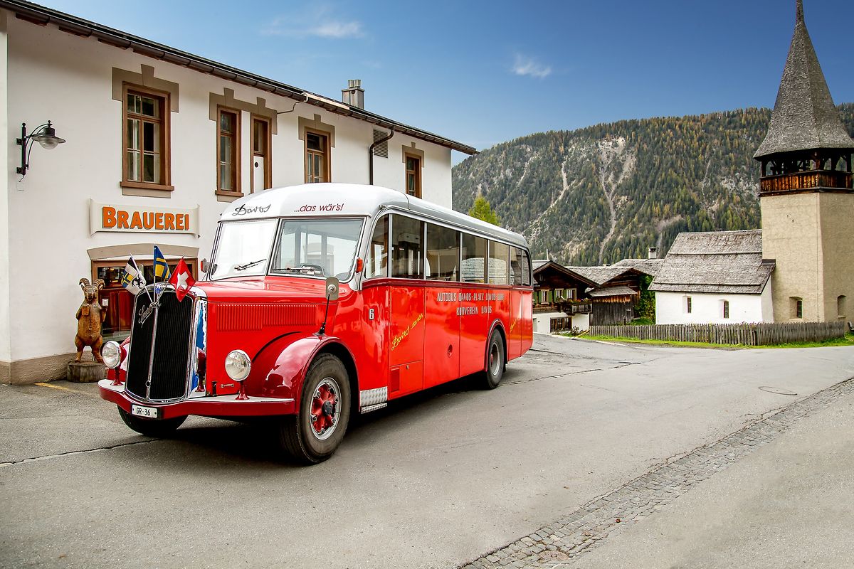 Mit dem Oldtimer-Bus zur  Brauereibesichtigung in Monstein. 