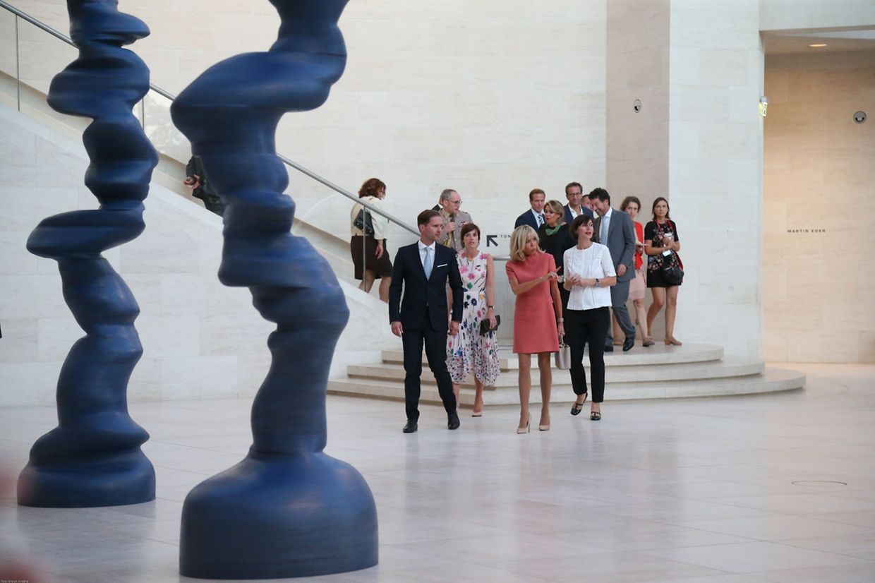 Programme culturel pour les conjoints à Neimënster puis au MUDAM en compagnie de la grande-duchesse Maria Teresa
