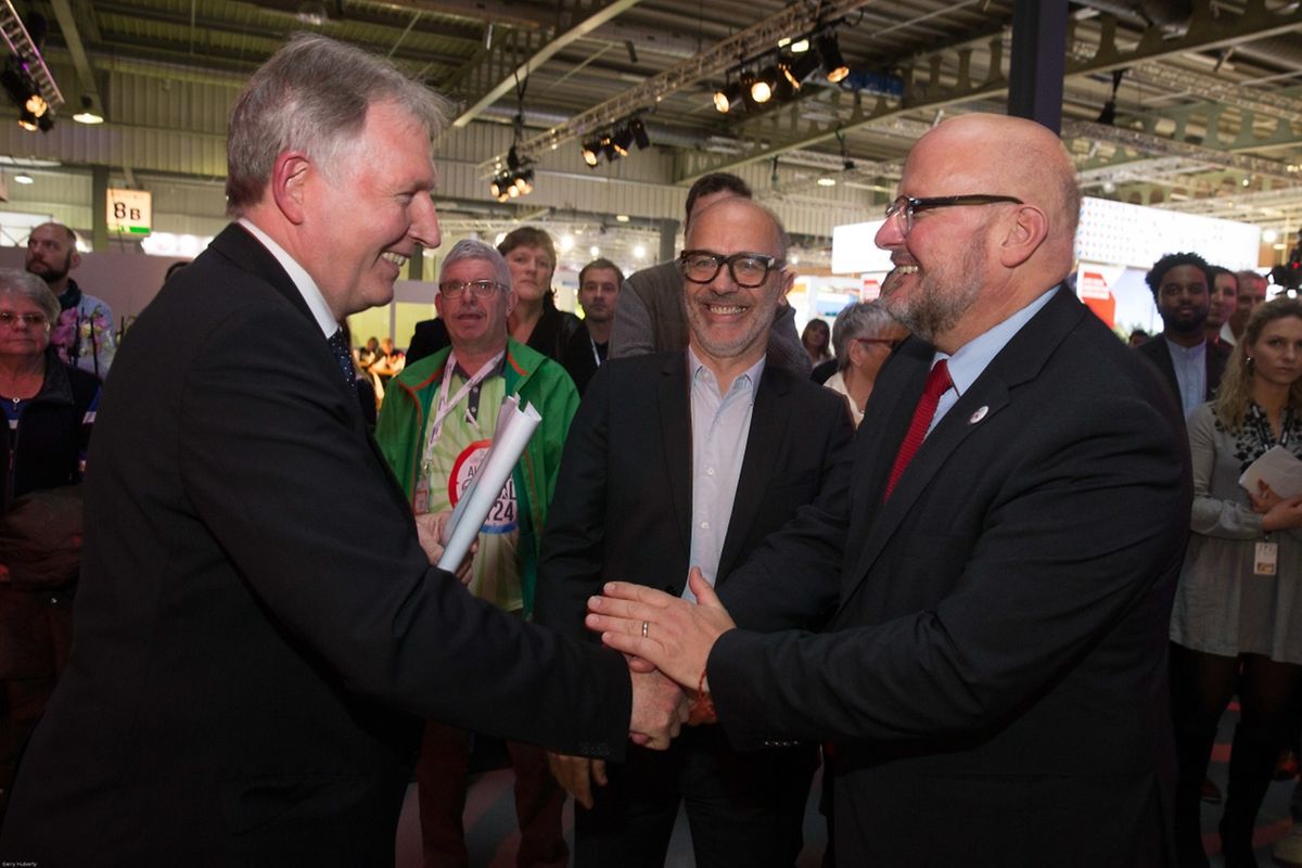 Zahlreiche Besucher hatten bereits am Freitag den Weg auf die Tourismus-Messe "Vakanz" gefunden, um sich auf der Suche nach Urlaubsideen inspirieren zu lassen.