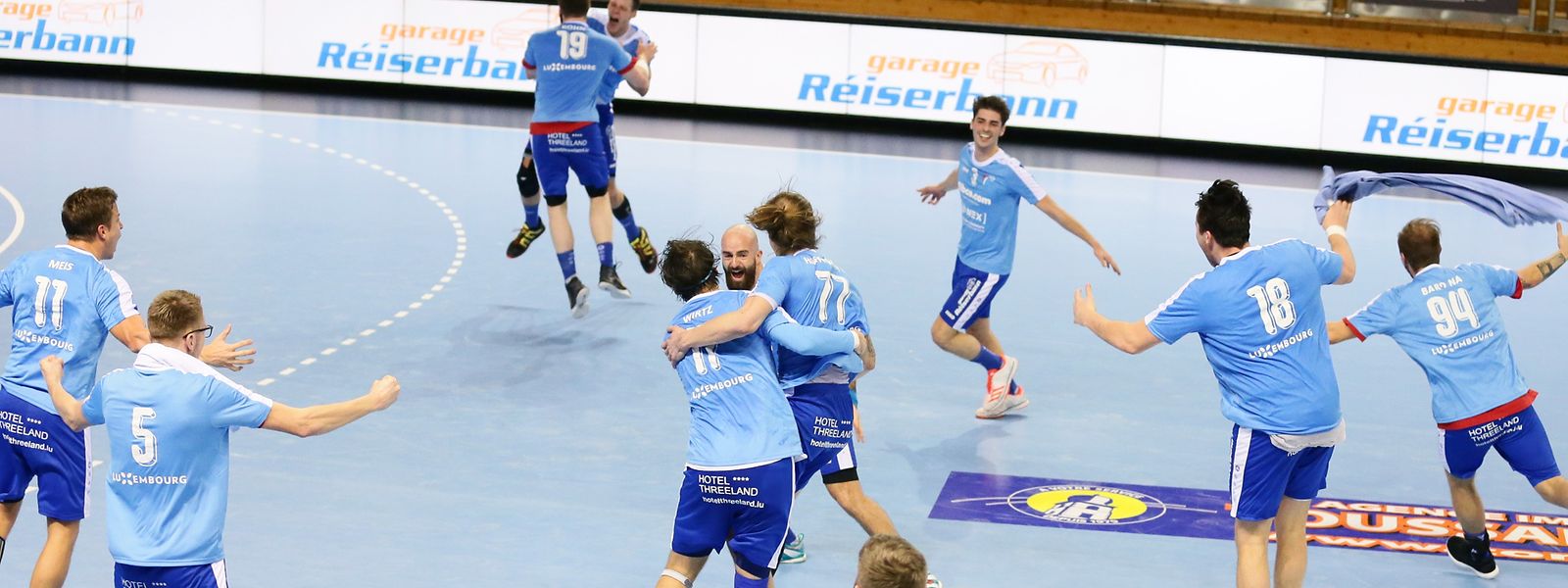 So sehen Sieger aus: Die Handball-Nationalmannschaft feierte einen knapen Sieg gegen die Slowakei.