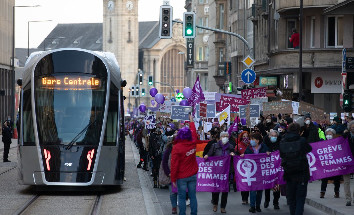 Trotz Pandemie waren auch am 8. März 2021 die Straßen der Hauptstadt wieder gefüllt. Das Tragen einer Maske war dieses Jahr allerdings Pflicht.