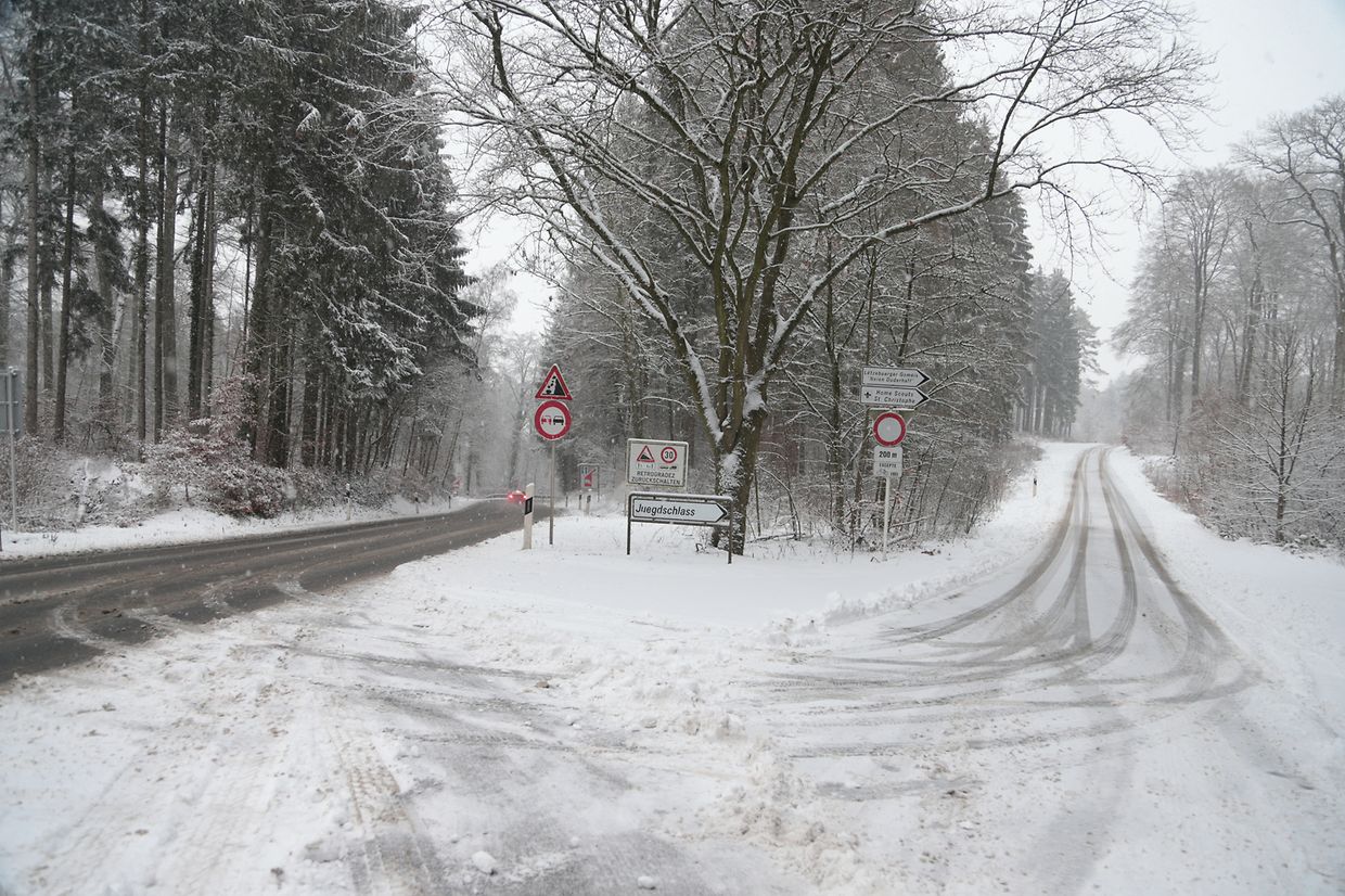 Lokales, Luxemburg, Bärelerbierg/Biergerkraïtz, keine weitere Probleme im Verkehr ,Winter, Schnee, Glätte, Glatteis, Kälte, Illustration, Schneefotos, musée,    photo Anouk Antony