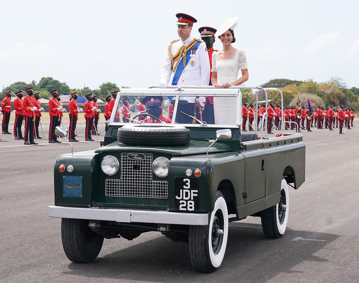 Missglückter Auftritt: Prinz William und Herzogin Kate beim Besuch auf Jamaika - das Bild weckte Erinnerungen an Kolonialzeiten.
