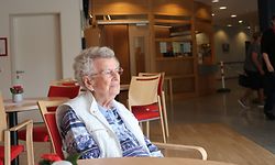 Zu wenig Mitarbeiter seien für die Betreuung der alten Menschen vorhanden, kritisiert die Personaldelegation. Pflegekräfte hätten noch an den Belastungen durch Corona zu knabbern.