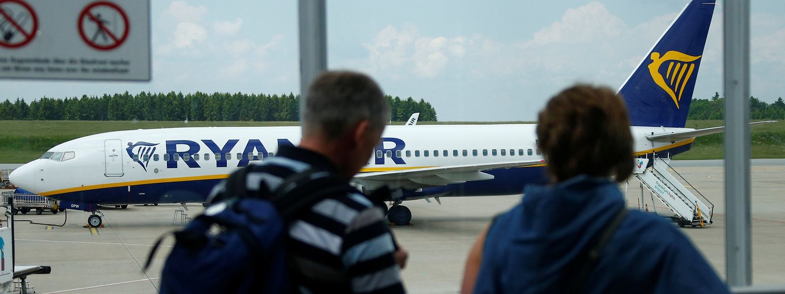 Billigflieger Ryanair Der Findel Wird Dem Hahn Zu Schaffen Machen