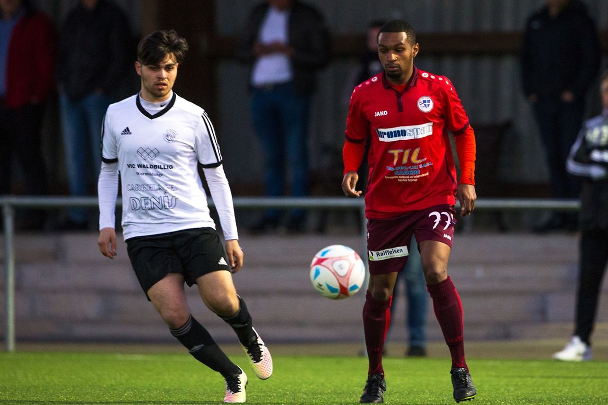 Ervin Huremovic (Sanem) et Ricardo Santos Rocha.