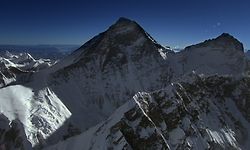 Für manche ein Lebenstraum: Einmal auf dem höchsten Gipfel der Erde zu stehen.