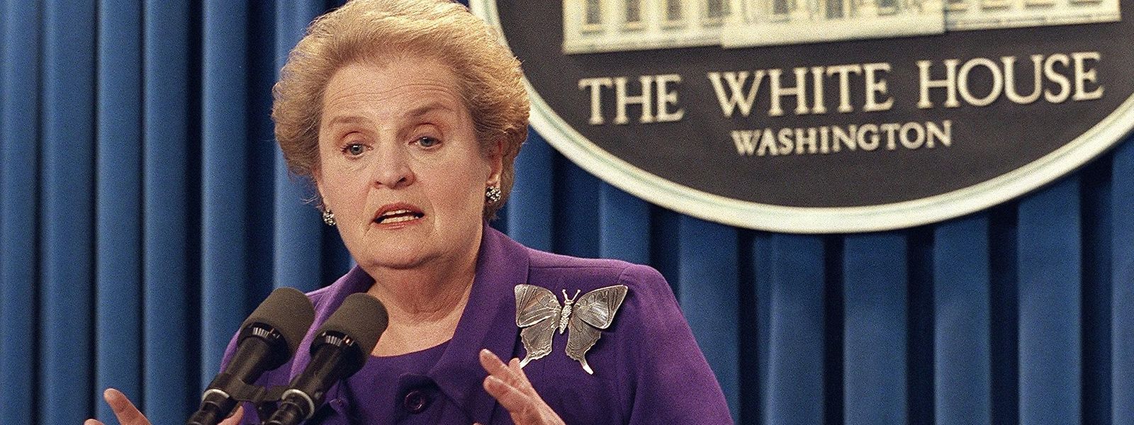 Madeleine Albright war zwischen 1997 und 2001 US-Außenministerin. Mit ihren auffälligen Broschen sendete sie mitunter subtile diplomatische Signale aus.