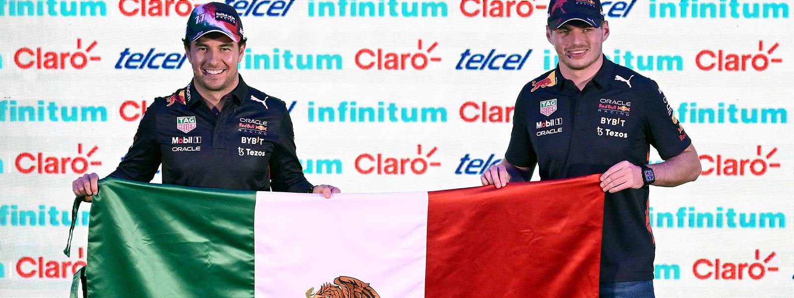 Härtester Konkurrent beim Heim-Grand-Prix von Sergio Perez (l.) ist sein Teamkamerad Max Verstappen.
