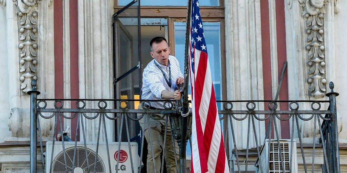 Im US-Konsulat von St. Petersburg packen die Mitarbeiter eifrig ihre Kisten. Das Konsulat soll noch am Samstag vollständig geräumt werden.