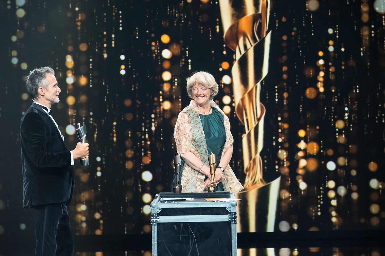Schauspieler Ulrich Mattes und Kulturstaatsministerin Monika Grütters (CDU) bei der Verleihung des Deutschen Filmpreises.