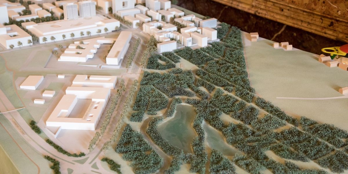 Im Ban de Gasperich entsteht der größte Park der Hauptstadt. Auf dem Modell sieht man rechts den Park, links davon die neue Feuerwehrkaserne. 