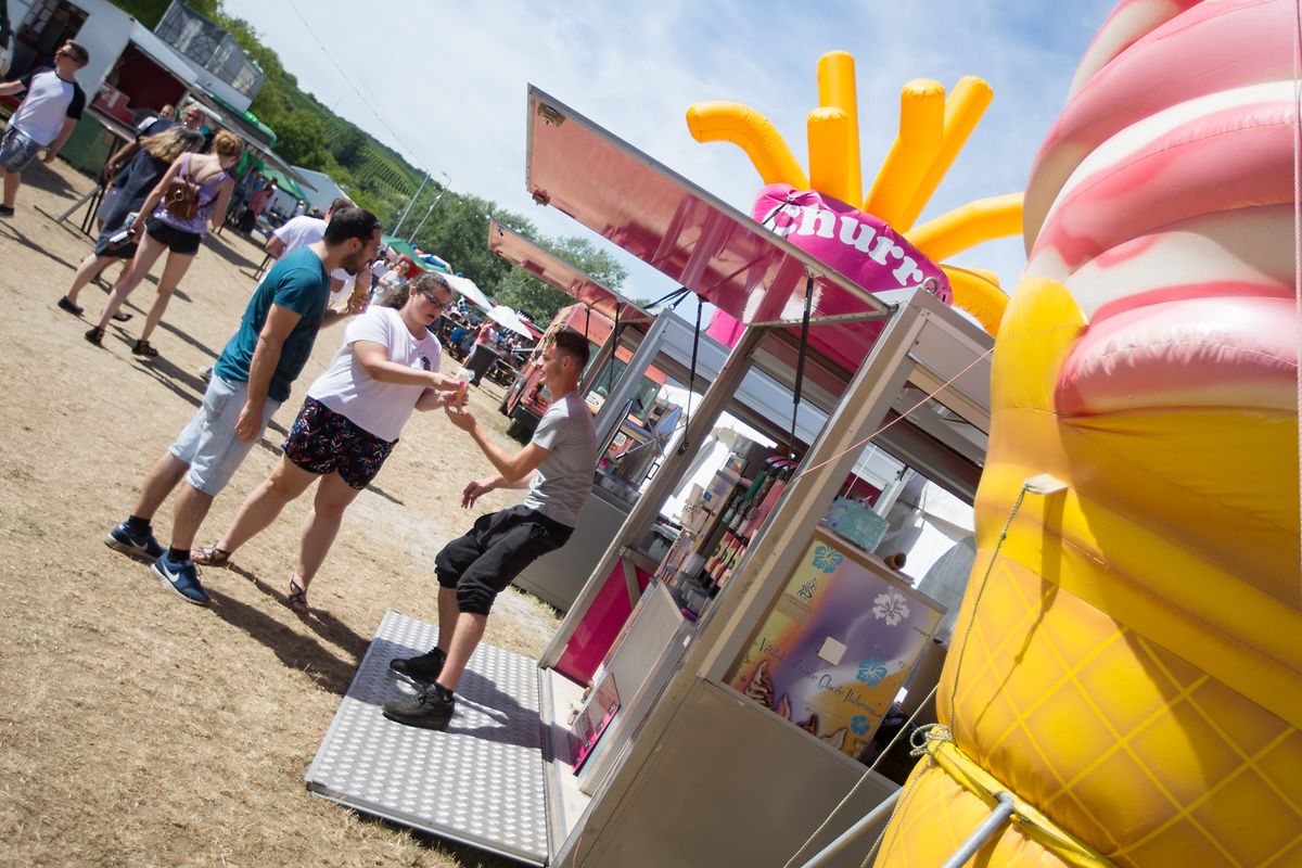 Nicht jeder hat schon mal das Weinfest in Stadtbredimus bei Tageslicht gesehen. Am Sonntagnachmittag war aber auch einiges hier los. 