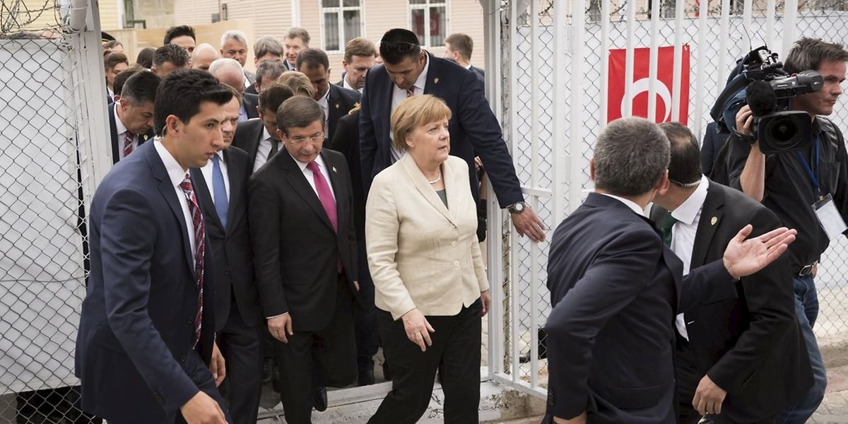 Unter starker Bewachung war Merkel im Camp "Nizip" zu Gast. 