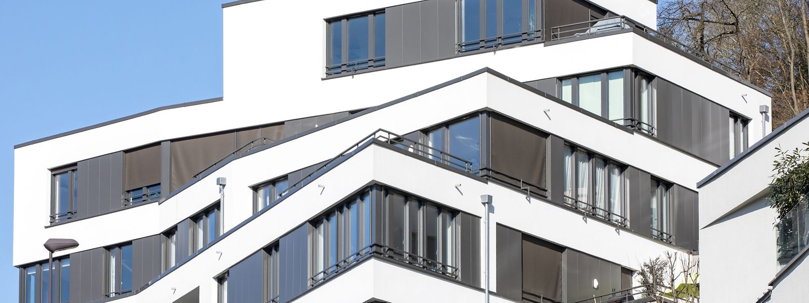 Was ist zu tun, damit mehr Wohnungen gebaut werden und Wohnraum erschwinglich bleibt? Dieser Frage gingen am Donnerstag die Abgeordneten in einer mehrstündigen Debatte nach.