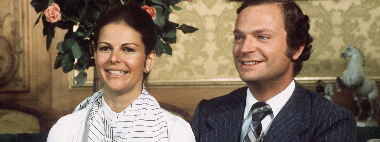 König Carl Gustaf von Schweden strahlt während der Verlobungsfeier mit der bürgerlichen Deutschen Silvia Sommerlath am 15. März 1976.