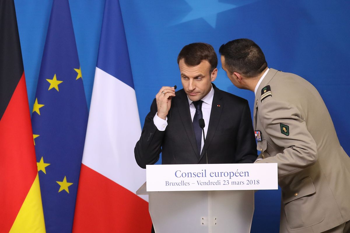 Der französische Präsident Emmanuel Macron wurde in Brüssel, wo er dem EU-Gipfel beiwohnt, über die Geiselnahme informiert.