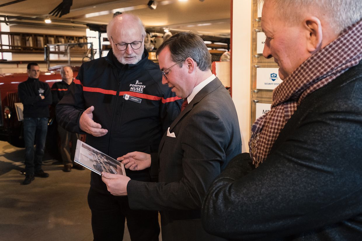 Visite de S.A.R. le Grand-Duc Héritier Guillaume au Pompjeesmusée an der Géitz  Patrick Juncker (Präsident Musee)07.02.2023Wiltz, Rue GeetzPhoto: Commune de Wiltz / Ben Majerus