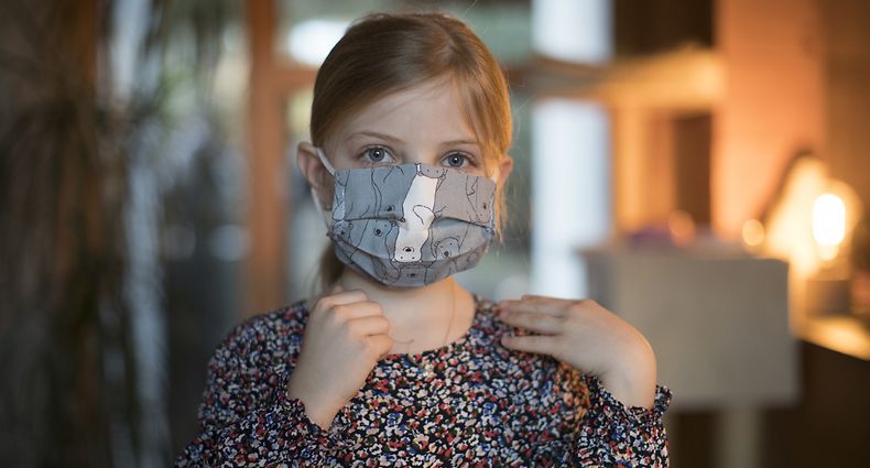 Lokales, Corona-Virus, Stéphanie Damm-Krauss näht Stoffmasken mit ihrer Tochter Charlie, Foto: Guy Wolff/Luxemburger Wort
