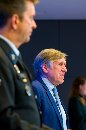 (de g. à d) Philippe Schrantz, directeur général de la police grand-ducale ; François Bausch, Vice-Premier ministre, ministre de la Sécurité intérieure