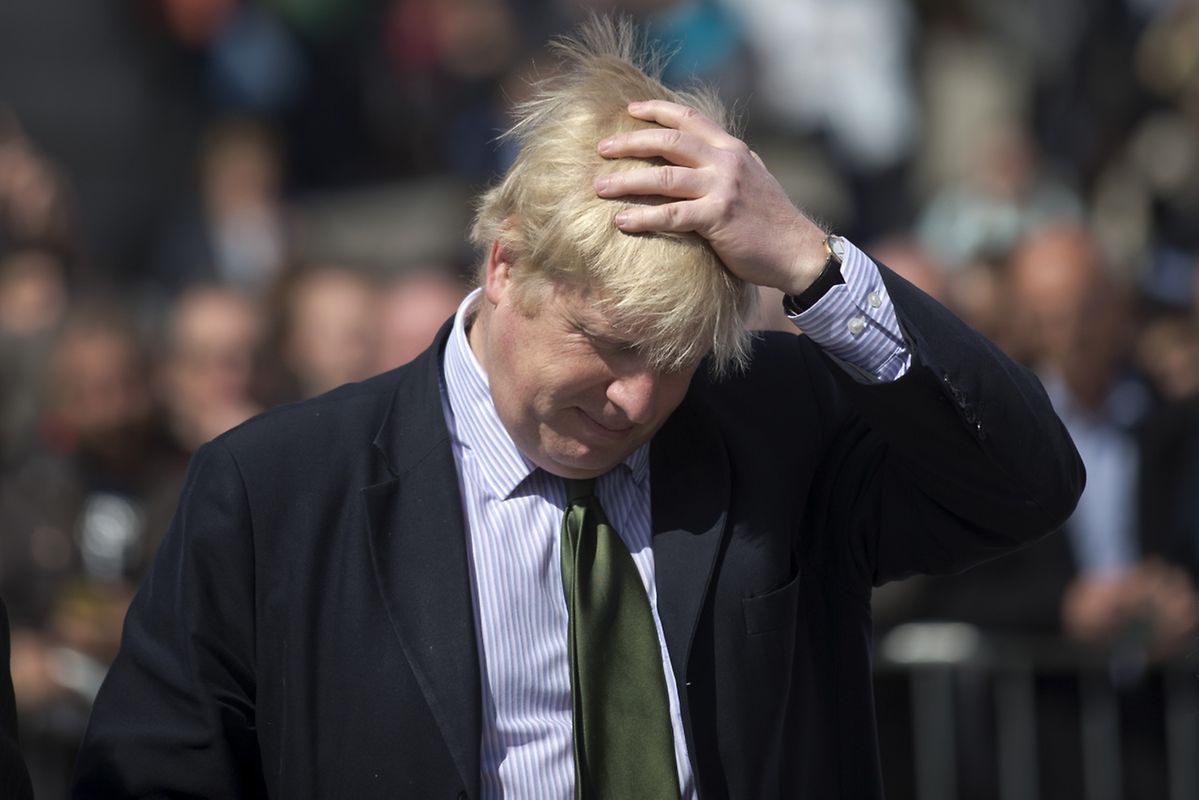 Johnson ist ein Showmann - und zu dieser Show gehört auch die Strubbelfrisur, die er sich absichtlich noch mehr zerzaust, wenn er eine Kamera sieht.