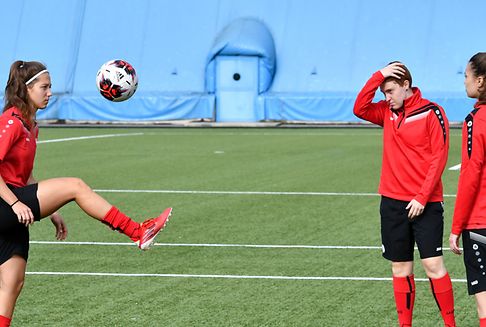 Junge Kapitänin will den großen Teams die Stirn bieten