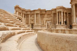 La cité antique de Palmyre, aux mains du groupe EI depuis 10 mois, est en passe d'être libérée par l'armée syrienne.