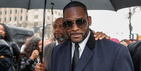 Missbrauchsprozess gegen früheren Popstar R. Kelly gestartet - Vimarsana News