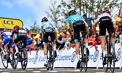 Die Fahrer auf den letzten 100 Metern - 6. Etappe - Mulhouse / La Planche des Belles Filles 160,5 km - Tour de France 2019 - Foto: Serge Waldbillig