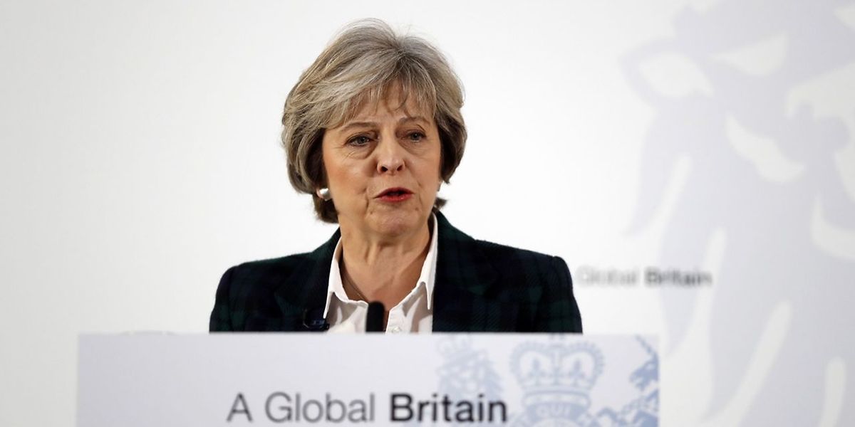 Die britische Premierministerin Theresa May will mit Großbritannien nicht "halb drin, halb draußen" sein.
