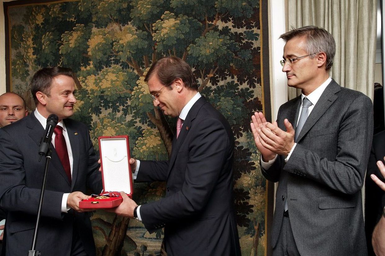 Pedro Passos Coelho recebeu a Grande Cruz da Ordem de Mérito do Luxemburgo das mãos do primeiro-ministro luxemburguês