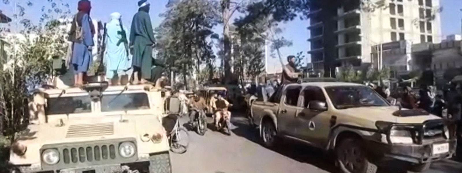 Dieses Videobild zeigt die Taliban-Kämpfer am Donnerstag in Herat .