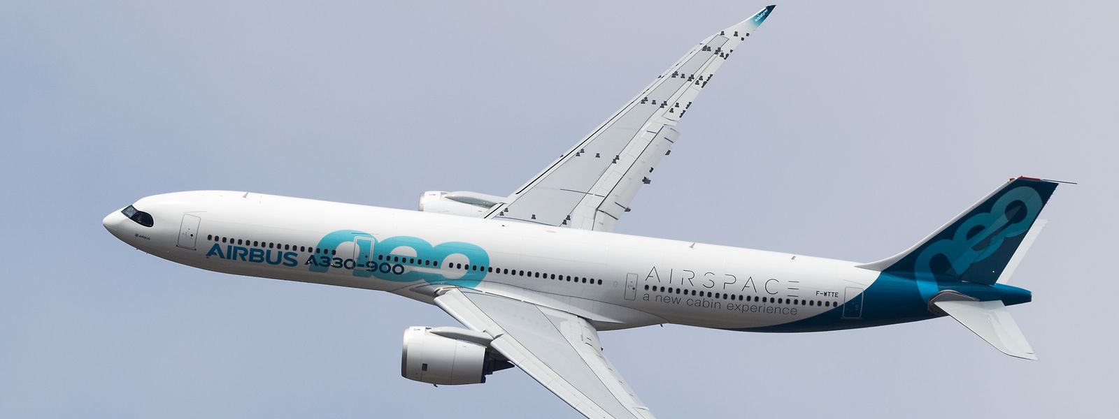 Pour assurer ses services, l'entreprise prévoit de faire embarquer passagers et marchandises à bord d'avions moins polluants, à l'image des A320 Neo et A321 Neo.
