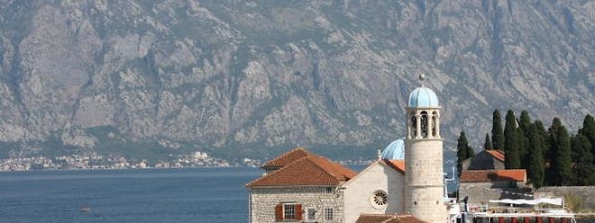 Die Bucht von Kotor fasziniert Einheimische und Touristen. Eine Fahrt an Bord eines Schiffes durch die Fjorde sollten sich Besucher nicht entgehen lassen. (Foto: Fern Morbach)