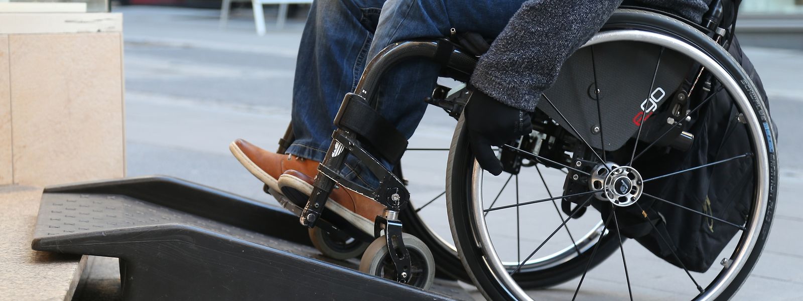 Le projet de loi prévoit des mesures qui pourraient profiter aux utilisateurs de fauteuils roulants ainsi qu'aux personnes ayant d'autres handicaps et aux personnes sans déficience.