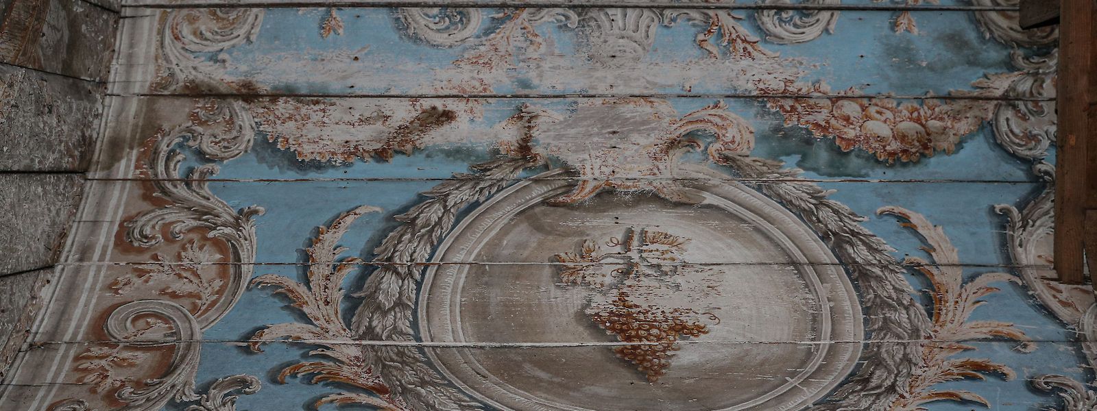 Pinturas escondidas na parte integrante principal da capela-mor da igreja Matriz de Santa Maria do Castelo de Tavira.