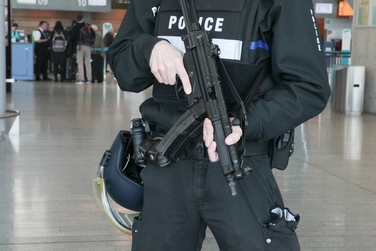 Verstärkte Kontrollen und Wachposten am Flughafen Findel und am Hauptbahnhof Luxemburg.