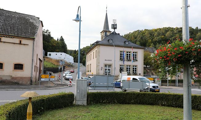 Crossroads and the town hall in Kopstal 