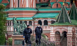 Russian policemen patrol Red Square with Saint Basil Cathedral in the background in central Moscow on May 17, 2020, during a strict lockdown in Russia to stop the spread of the novel coronavirus COVID-19. (Photo by Yuri KADOBNOV / AFP)