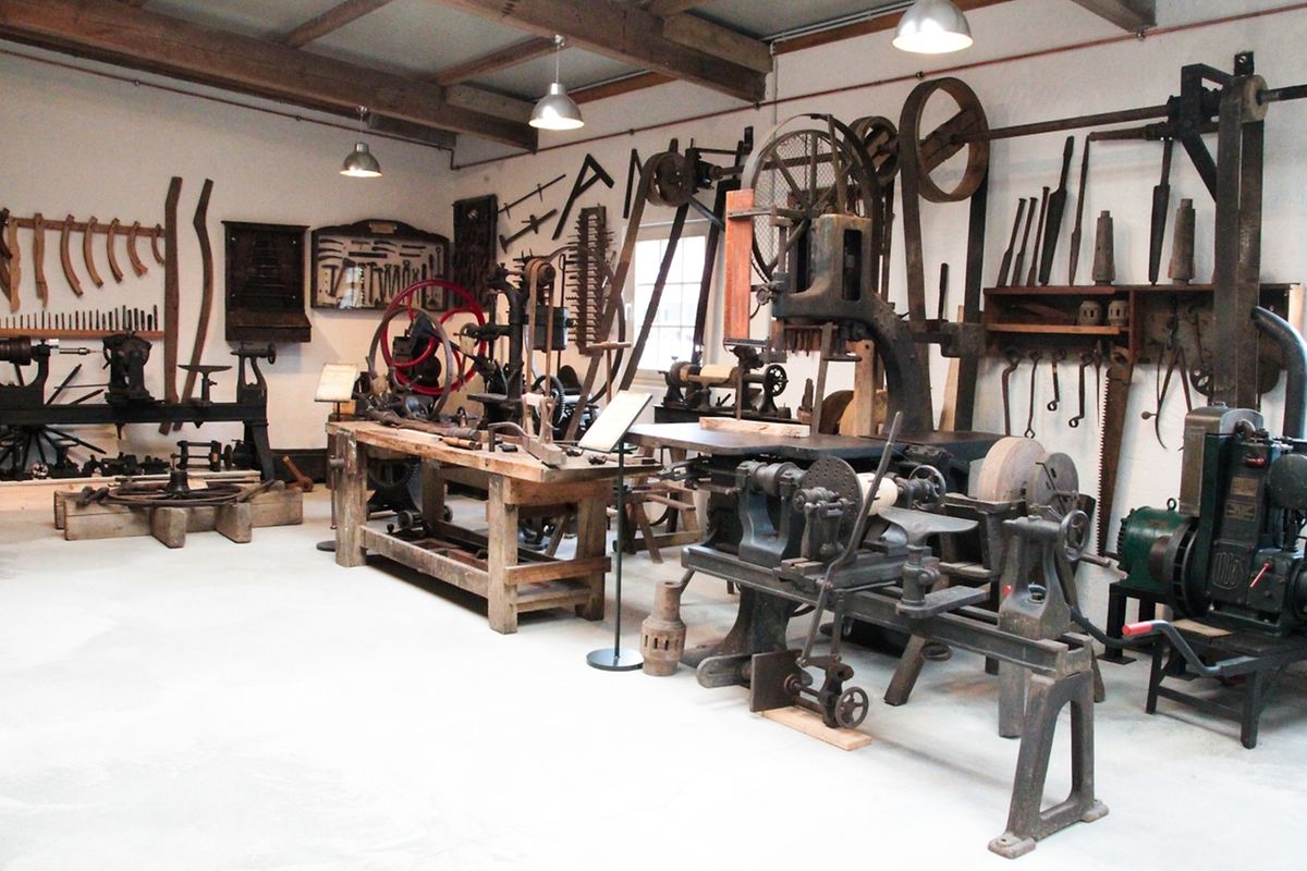 Großherzog Henri besucht das Kutschenmuseum in Peppingen.