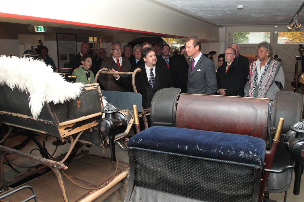 Großherzog Henri besucht das Kutschenmuseum in Peppingen.